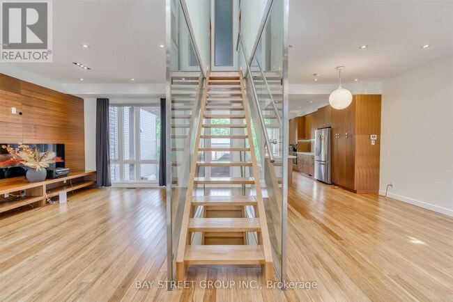 Building Photo - 296 Borden St