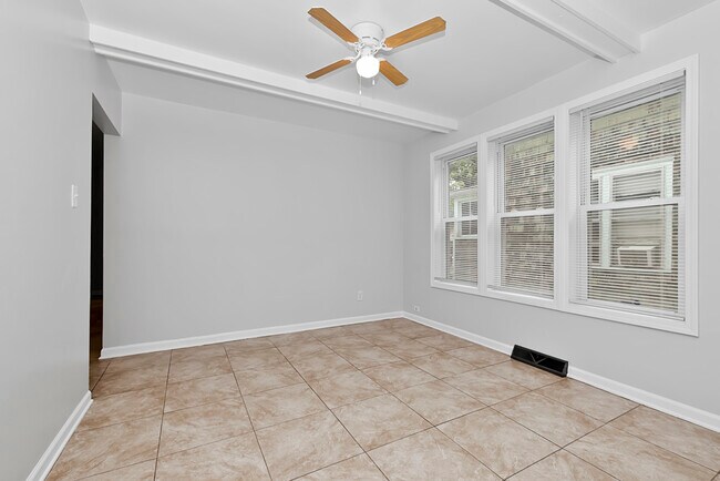 Foto del edificio - 246 W 15th Pl