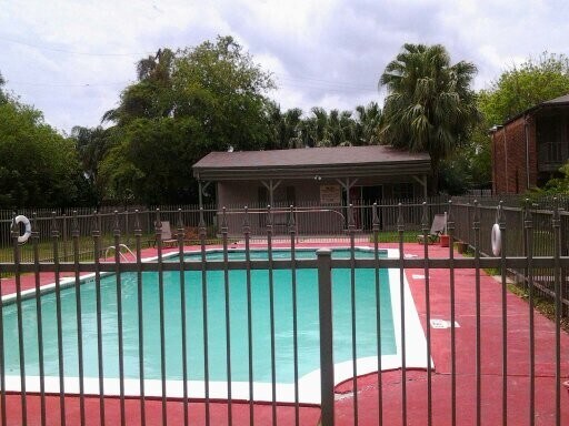 Swimming Pool - 2105 E Grimes St