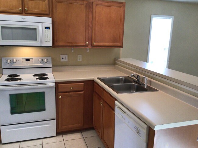 Building Photo - 5470 Regent Village Dr