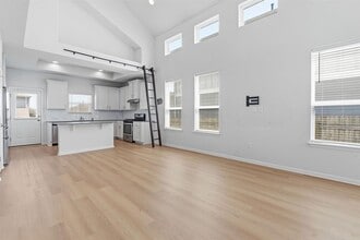 Building Photo - 10221 Forest Grove Dr