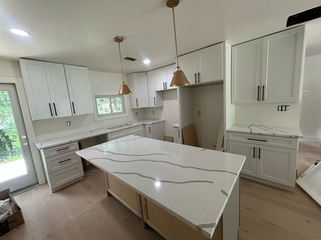 Building Photo - 2625 Santa Barbara Dr NW