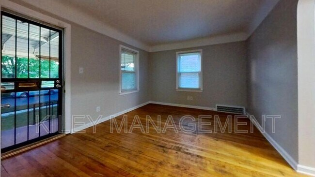 Foto del edificio - 6824 Faust Ave