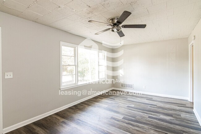 Foto del edificio - 3465 Matilda Ln