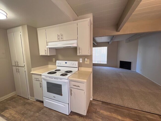 Foto del edificio - Charming 2 Bedroom, 1 Bathroom With Large ...