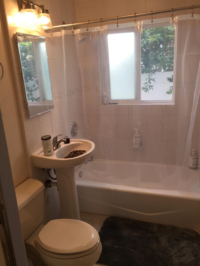 Bath Room - 814 Deal Ct