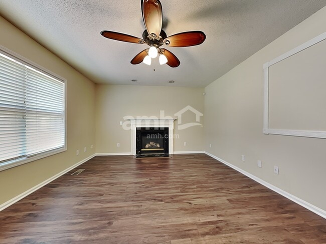 Foto del edificio - 3321 Dairy Point Dr