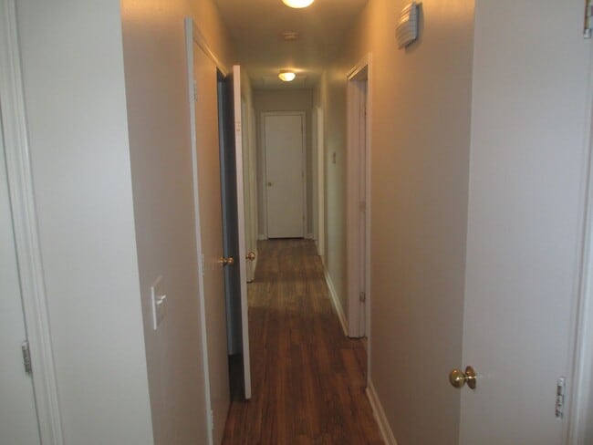 Building Photo - Ranch home minutes from uptown Charlotte