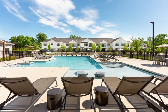 Terraza de la piscina Seasons at Franklin - Seasons at Franklin