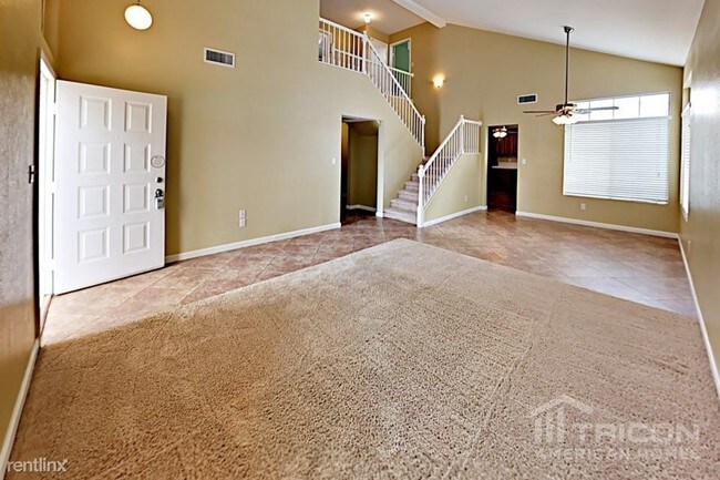 Building Photo - 5720 Ocean Beach Dr