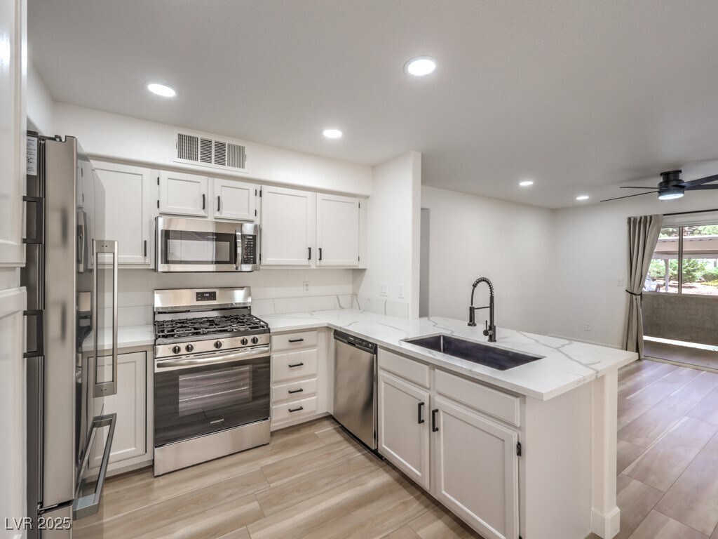 Foto principal - 3425 E Russell Rd
