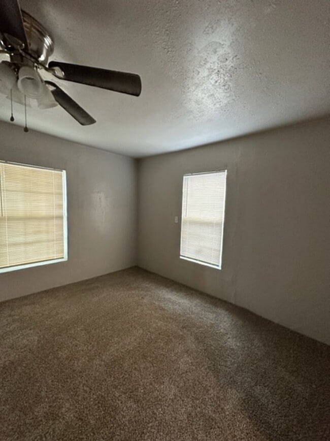 Building Photo - 2933 Grape St