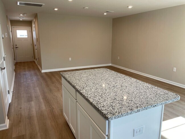 Foto del edificio - 3005 Edgemead Cir NW