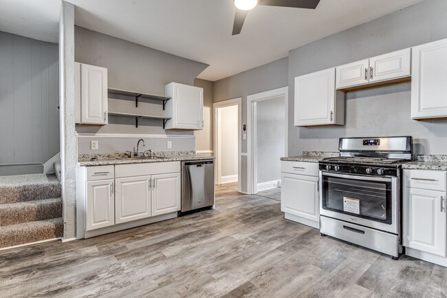 Foto del edificio - 2 Bedroom/1 Bath in Carrick - Available JULY!