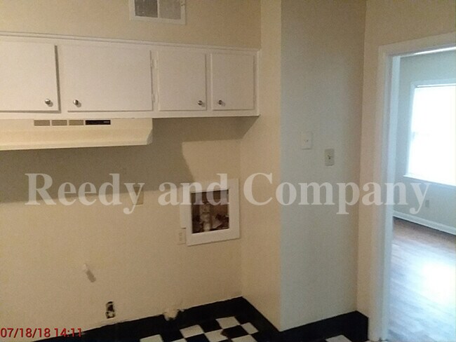 Foto del edificio - 3163 Cromwell Ave