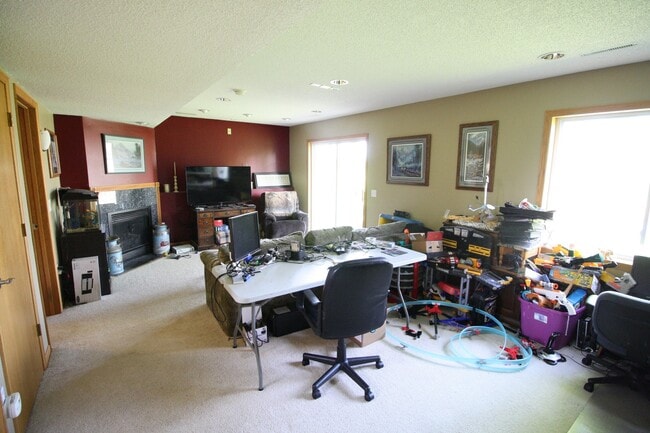 Foto del edificio - Beautiful 4 Bedroom/2 Bathroom Home In Shakopee-AVAILABLE 7/1