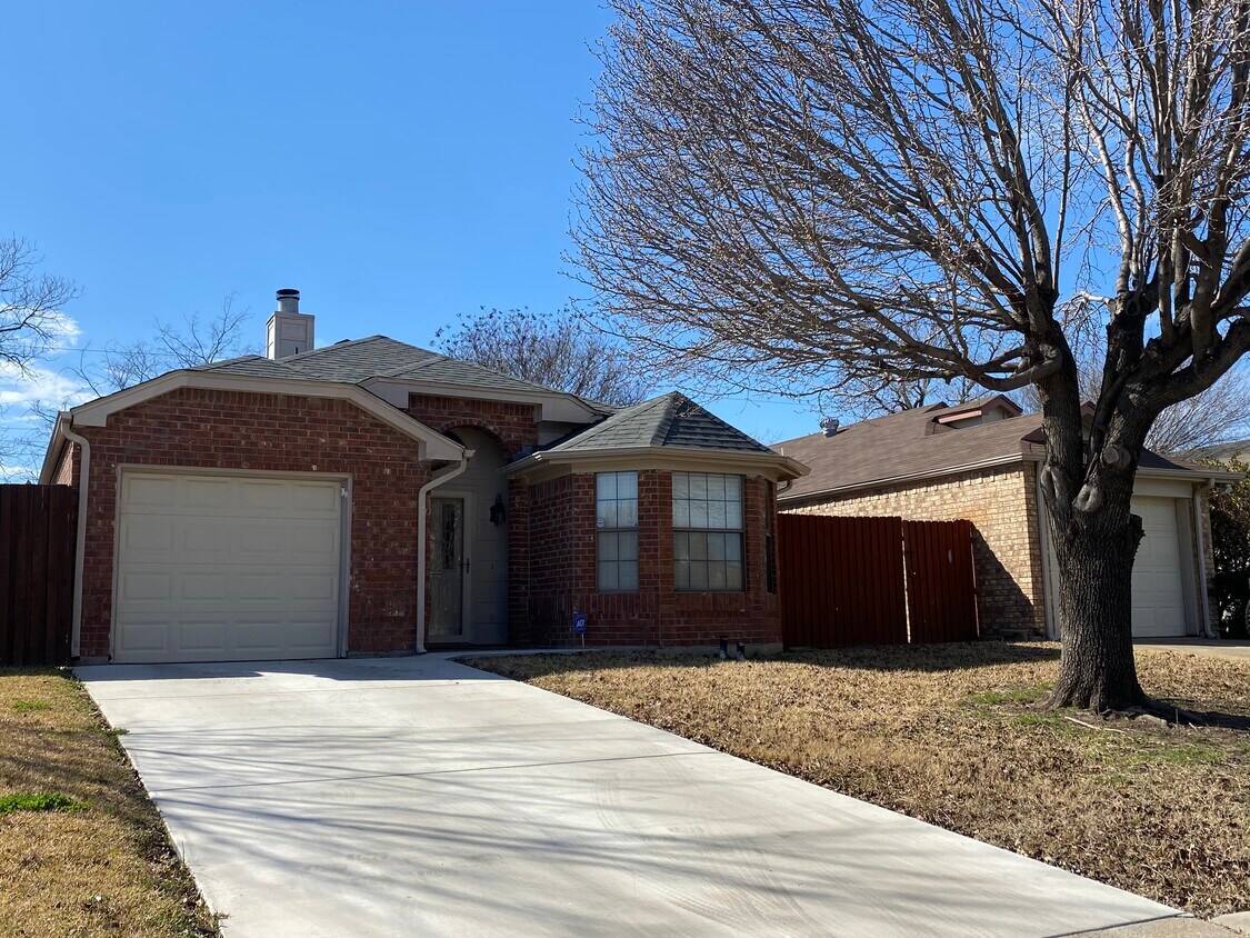 Building Photo - 2707 Harvest Lake Dr