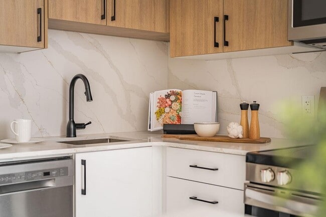 Building Photo - 330 Metcalfe