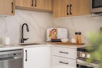 Building Photo - 330 Metcalfe