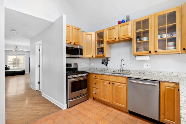 Building Photo - 2100 N Damen Ave