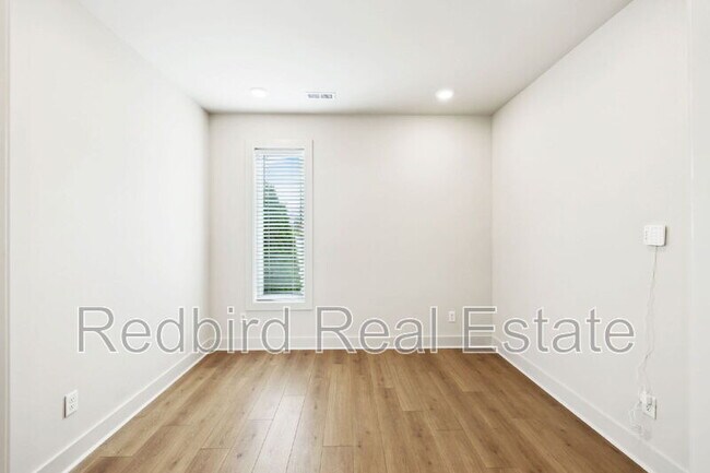 Building Photo - 2109 23rd Ave N