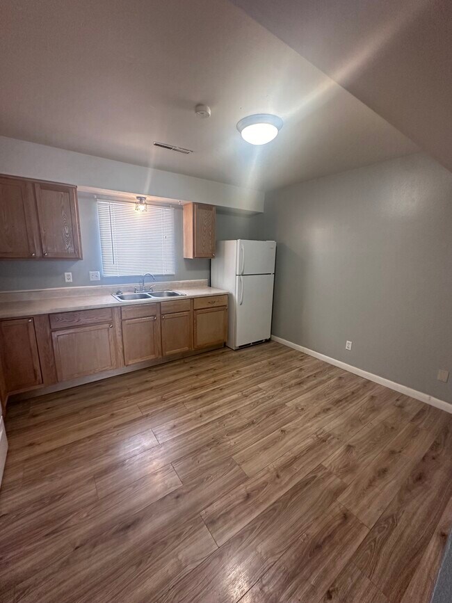 Foto del edificio - 1627 W Maple St