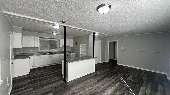 Building Photo - 2547 Courtney Dr