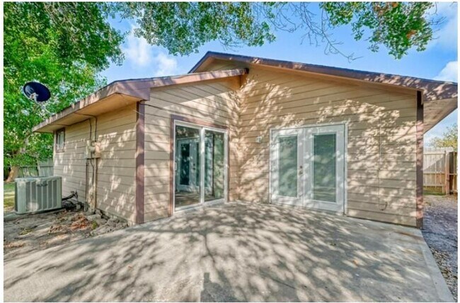 Building Photo - 1402 Great Dover Cir