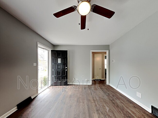 Foto del edificio - 5616 E 102nd St