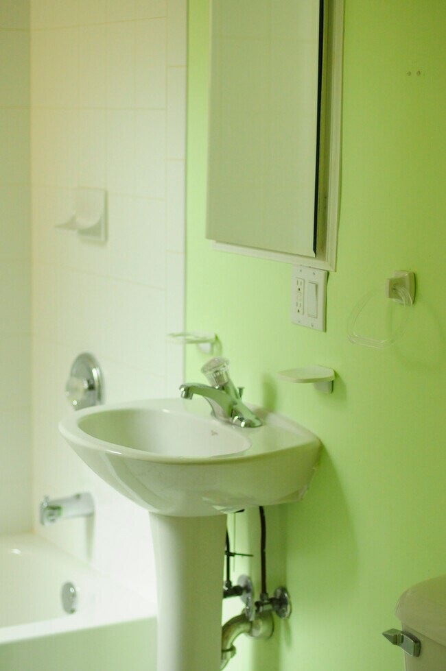 Building Photo - 4945 N St Louis Ave