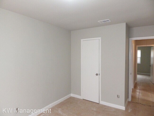 Building Photo - 2 br, 1 bath House - 8930 Duane