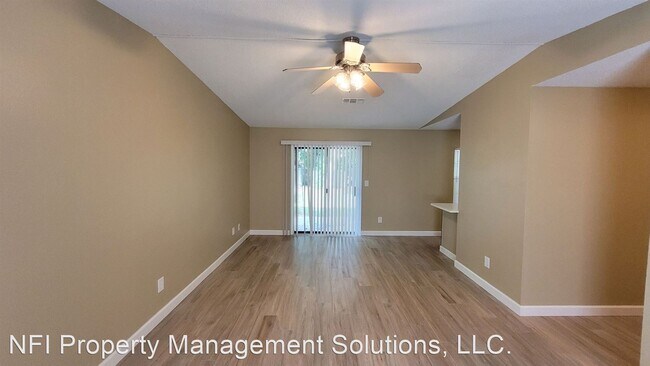 Building Photo - 2 br, 1 bath House - 1033 Peakview Drive