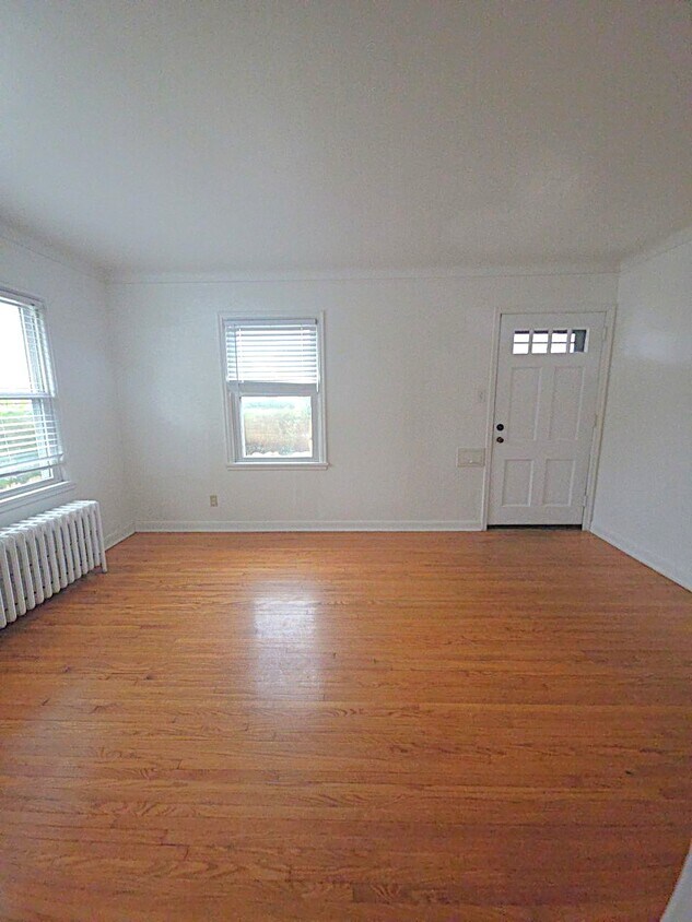 Foto principal - 656 Cleveland Ave S