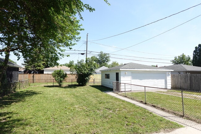 Building Photo - 5834 89th Pl