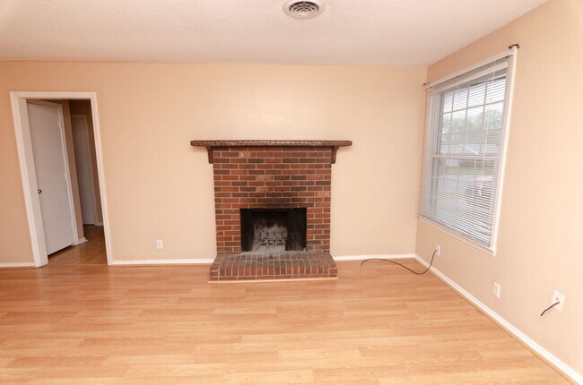 Foto del edificio - 7300 Weston Way Dr