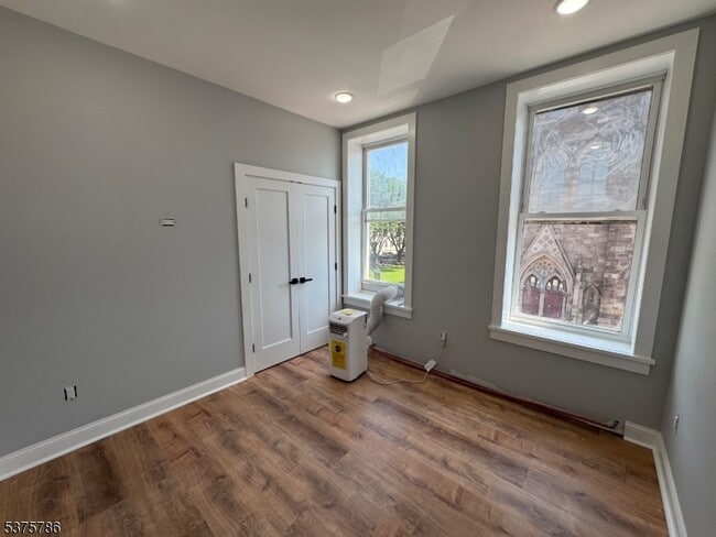 Foto del edificio - 372 Main St