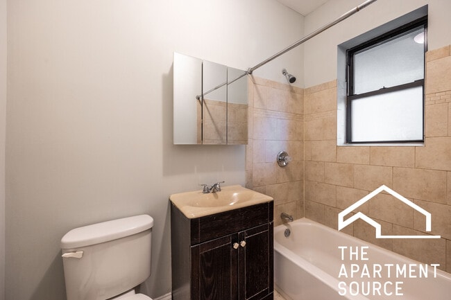 Building Photo - 4415 N Wolcott Ave