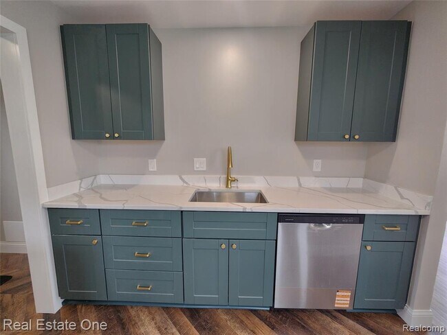 Building Photo - 628 E Jarvis Ave