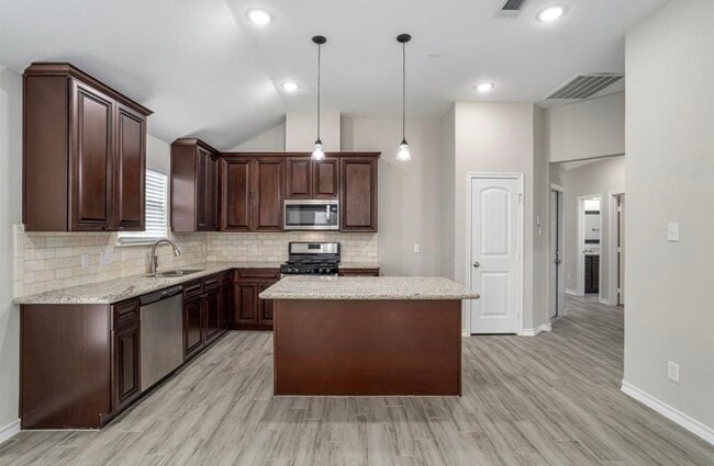 Building Photo - 126 Jane Dr