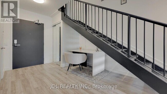 Building Photo - 77 Shuter St