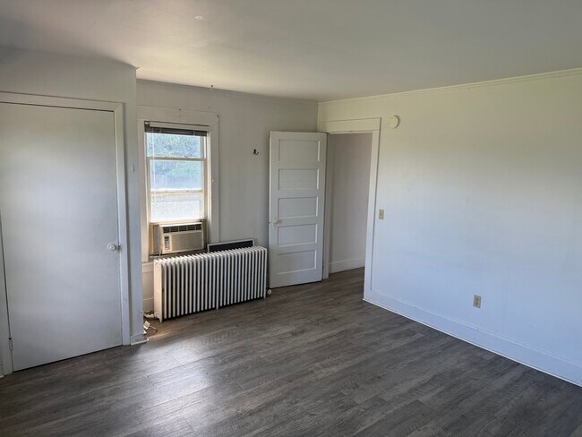 Part bedroom/ living area - 1053 Danby Rd