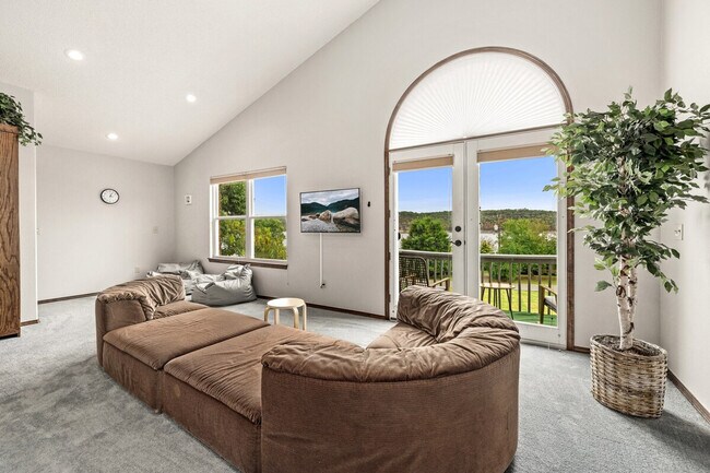 Building Photo - 8383 S Lakeshore Dr