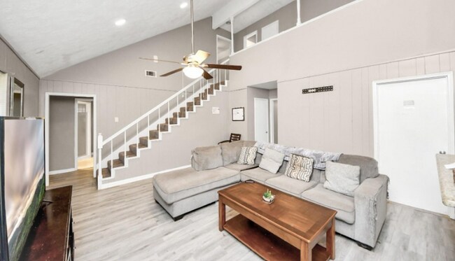 Building Photo - 318 Elm St
