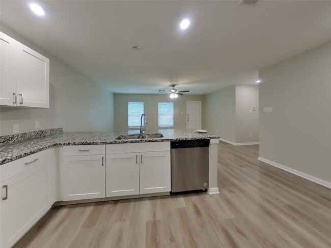 Building Photo - 10050 Cerritos dr