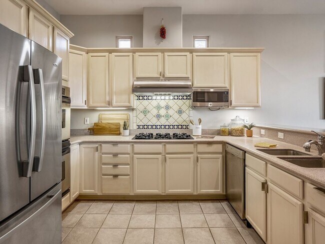 Building Photo - 5020 Cambridge Ct