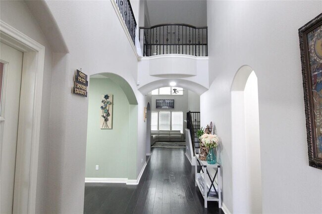 Building Photo - 610 Spanish Mustang Dr
