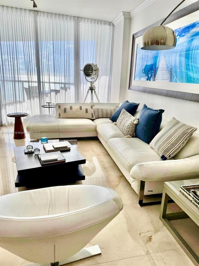 Building Photo - 17121 Collins Ave
