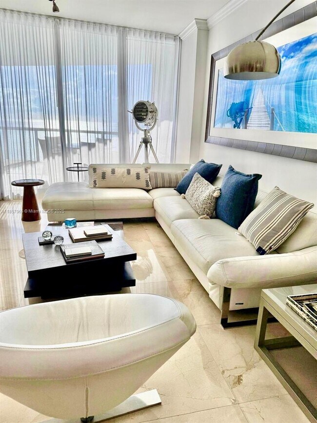 Foto del edificio - 17121 Collins Ave