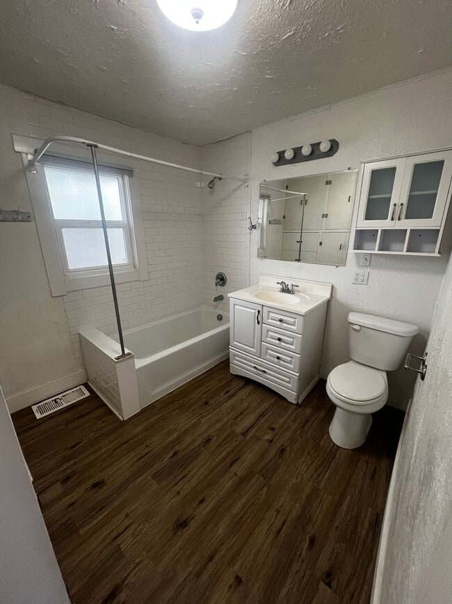 Building Photo - Charming 3-bedroom, 1-bath home