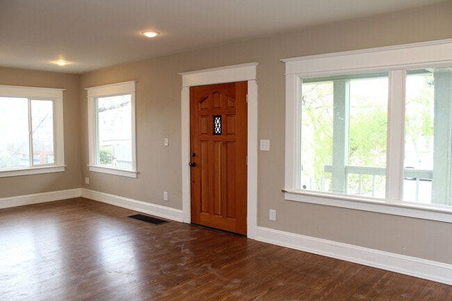 Building Photo - 1411 NE 37th Ave